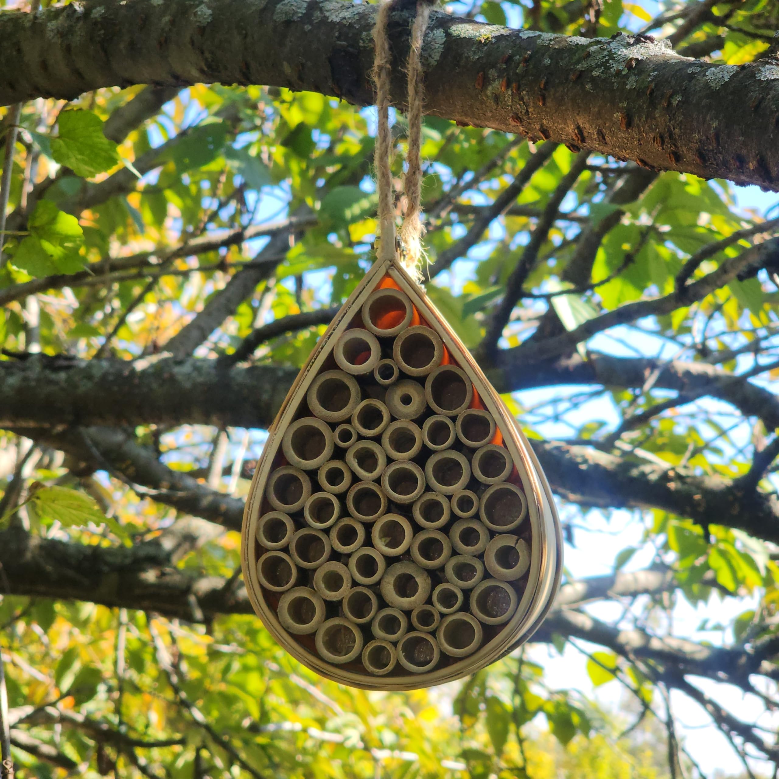 Pollinating Palace-Mason Bee House, Natural Hanging Wooden bee House Habitat with Bamboo Tubes for The Garden and Yard